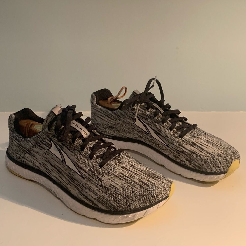 Altra Women’s Escalante Black and Gray Running Shoes
